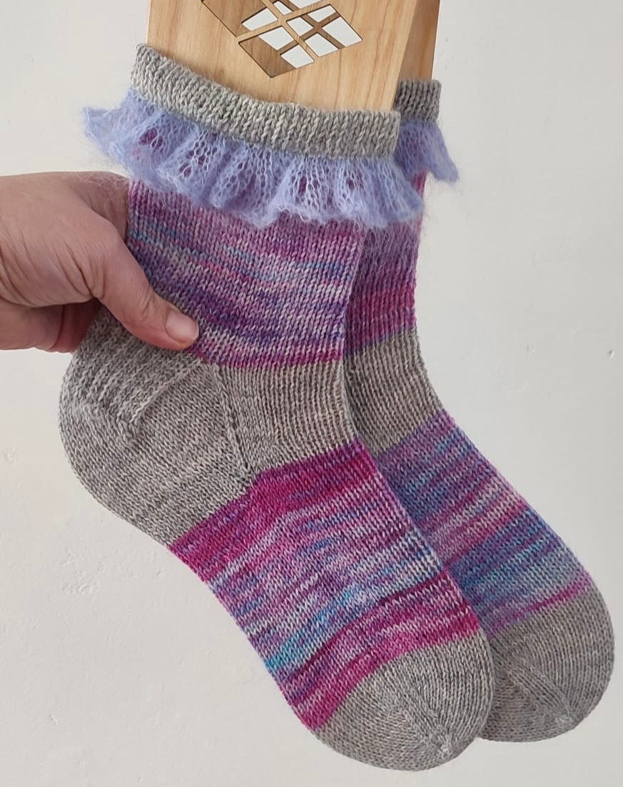 Zeķes "DIVI" Latviešu valodā