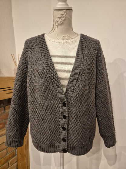 Jaka "Pērle" V veida kakla izgriezums , Latviešu valodā