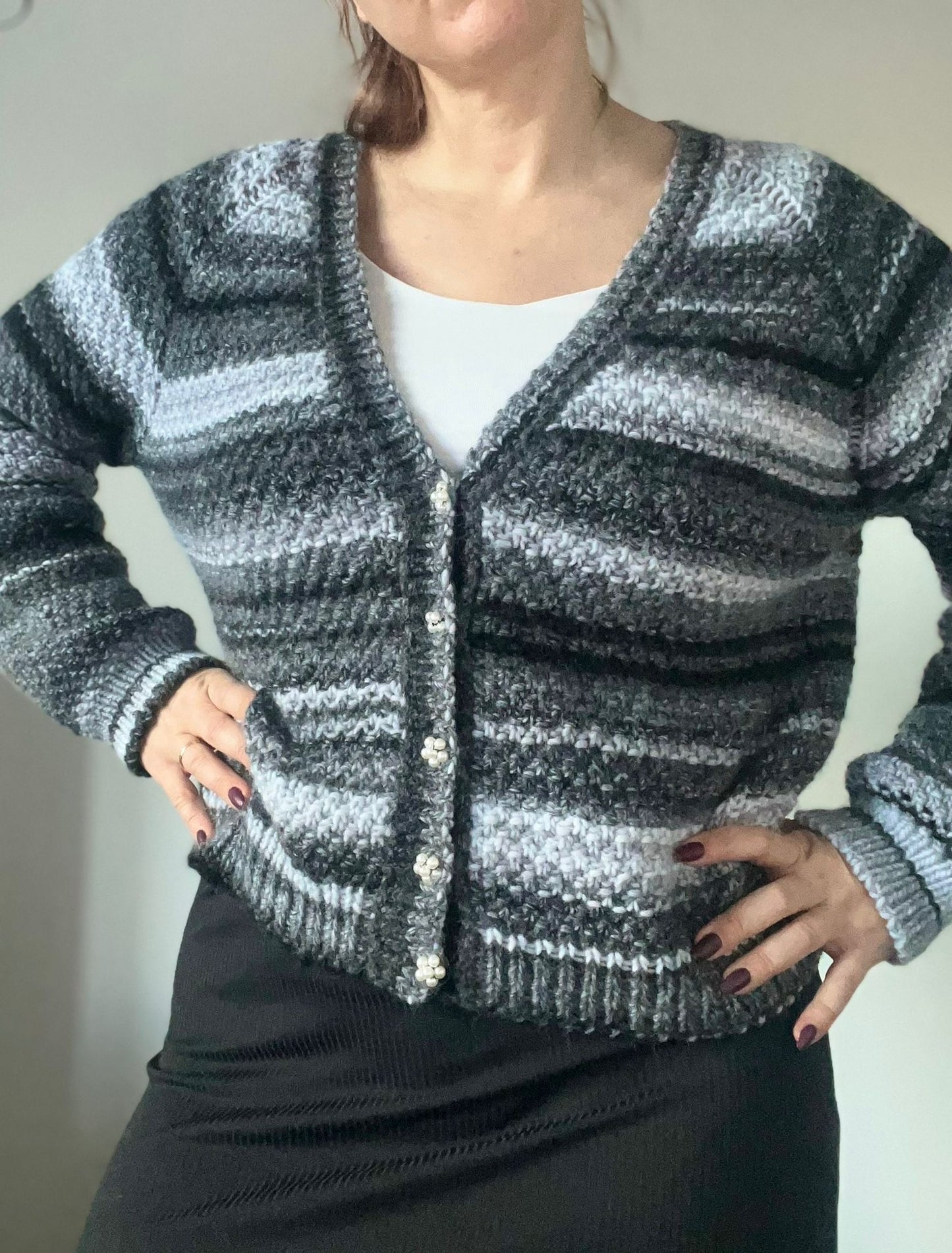 Jaka "Pērle" V veida kakla izgriezums , Latviešu valodā