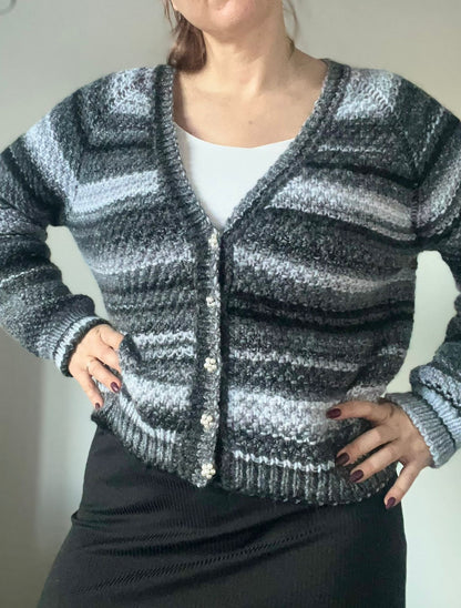 Jaka "Pērle" V veida kakla izgriezums , Latviešu valodā