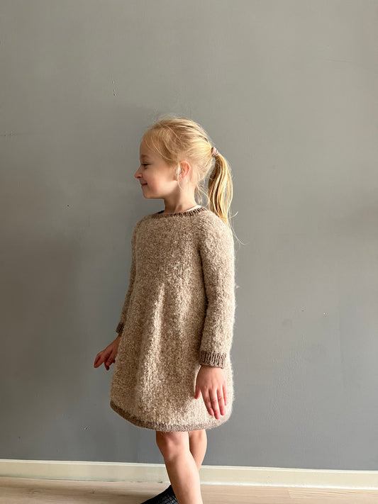 Bērnu kleita "Lācītis" Latviešu valodā